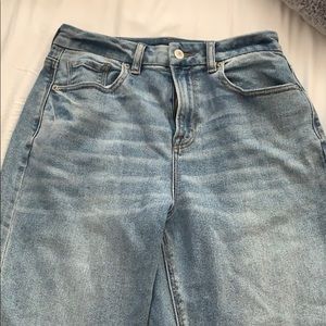 AE SIZE 4 STETCH MOM JEANS
